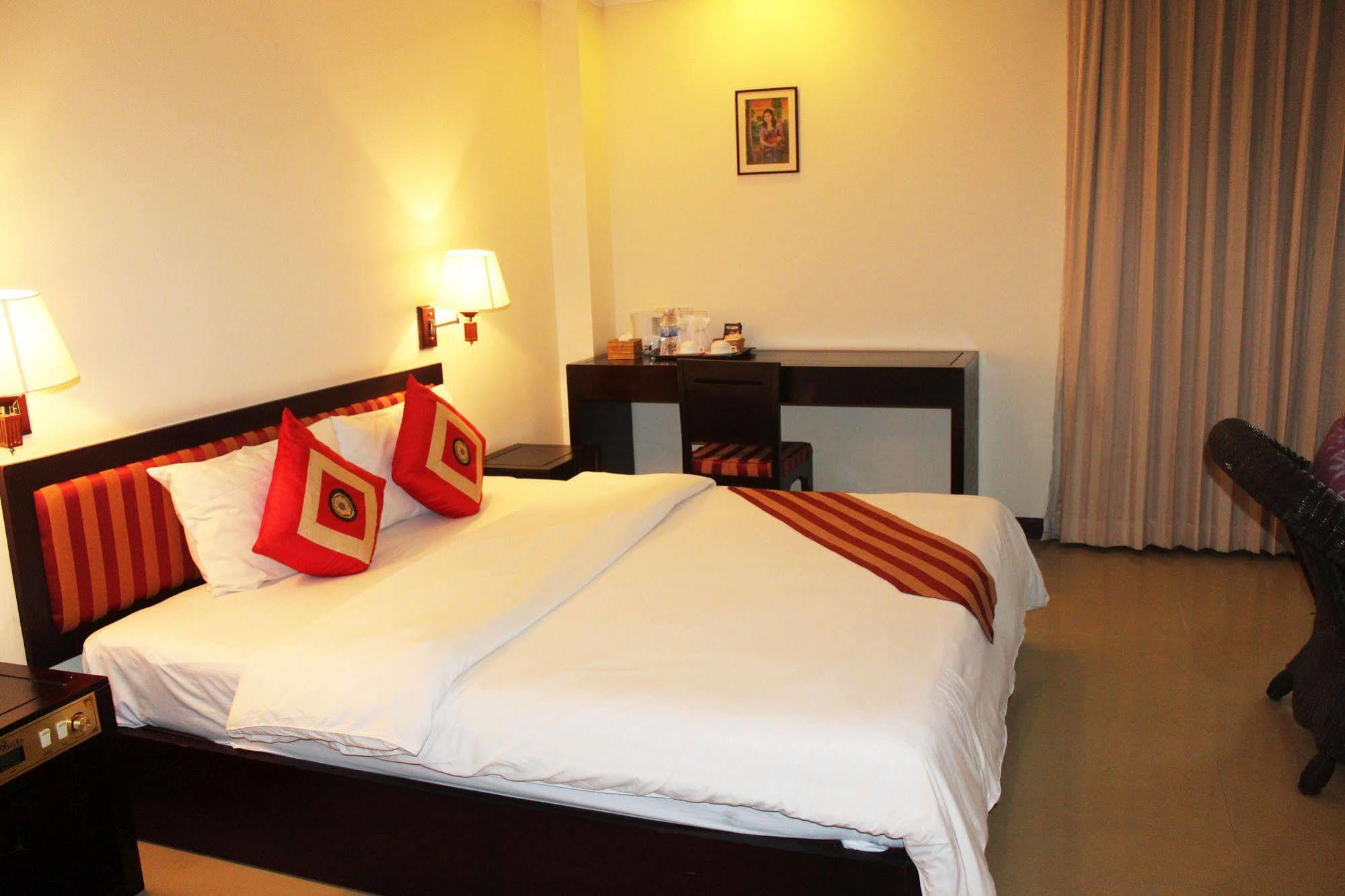 Angkor Riviera Hotel Siem Reap Exterior foto