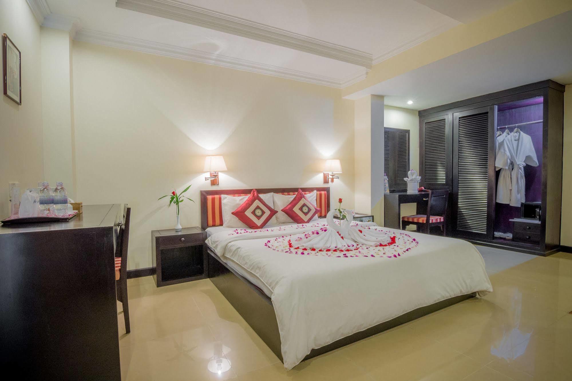 Angkor Riviera Hotel Siem Reap Exterior foto