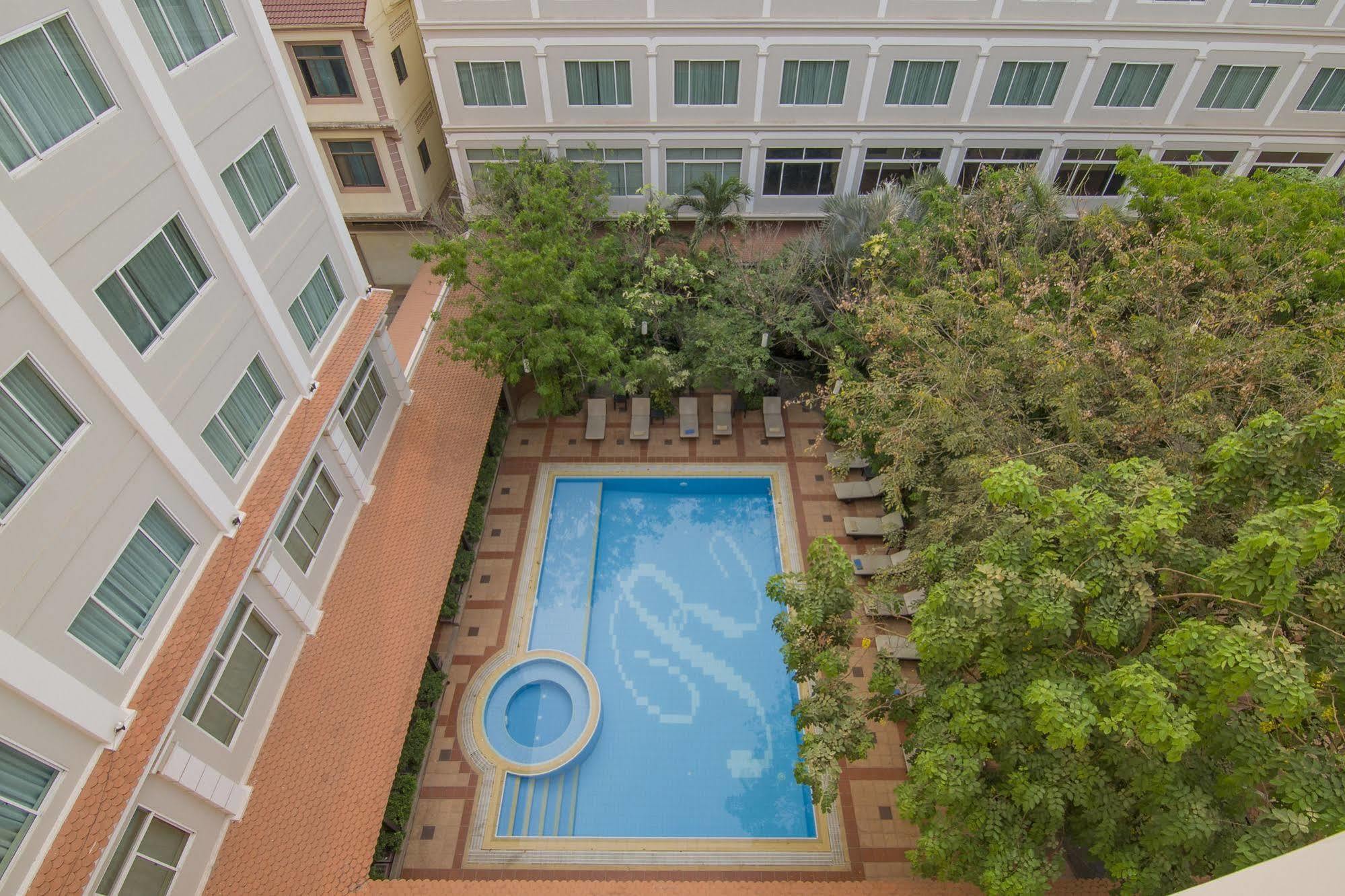 Angkor Riviera Hotel Siem Reap Exterior foto